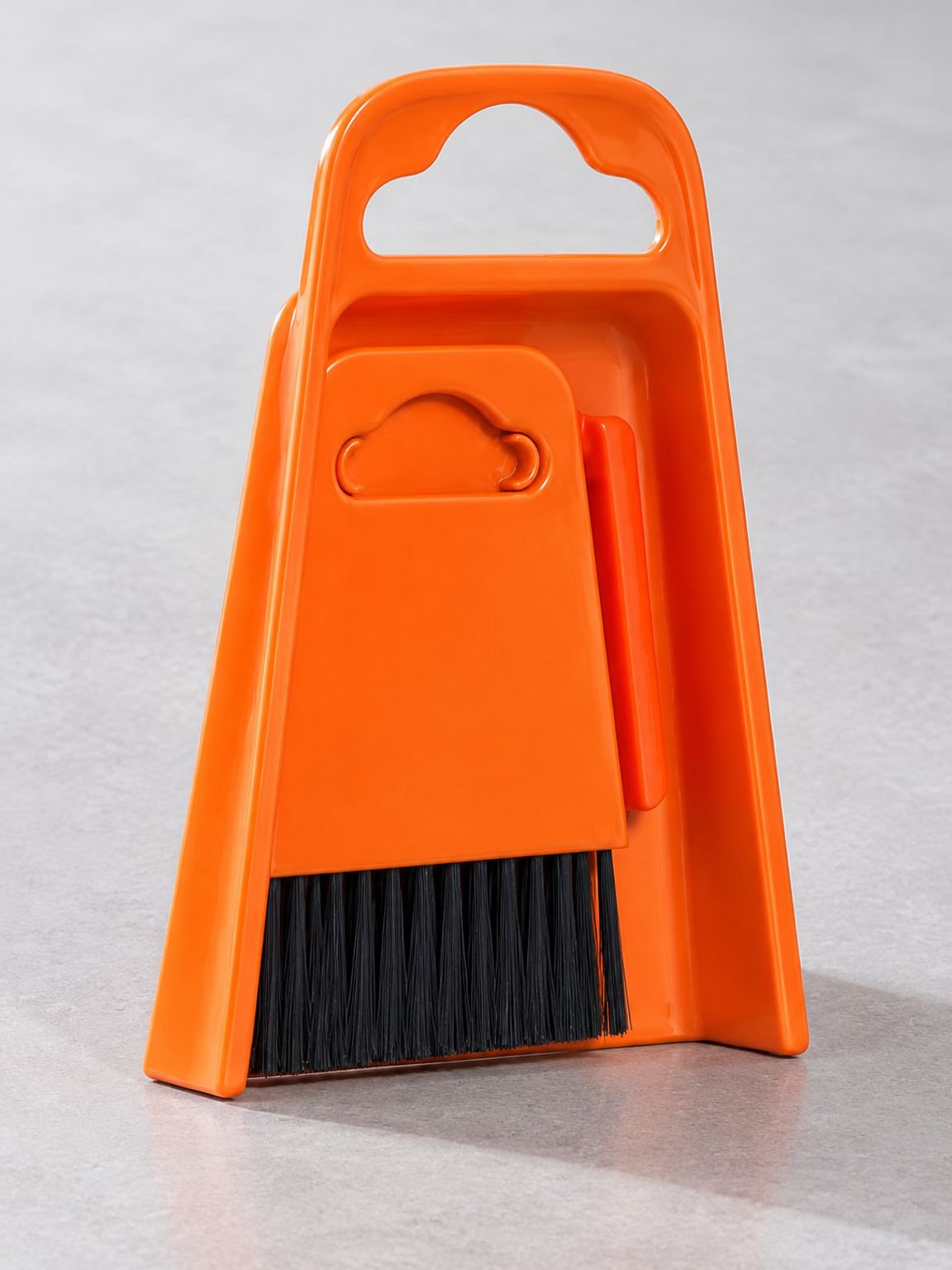 Effortless desk cleaning with the Mini Desktop Broom and Dustpan Set