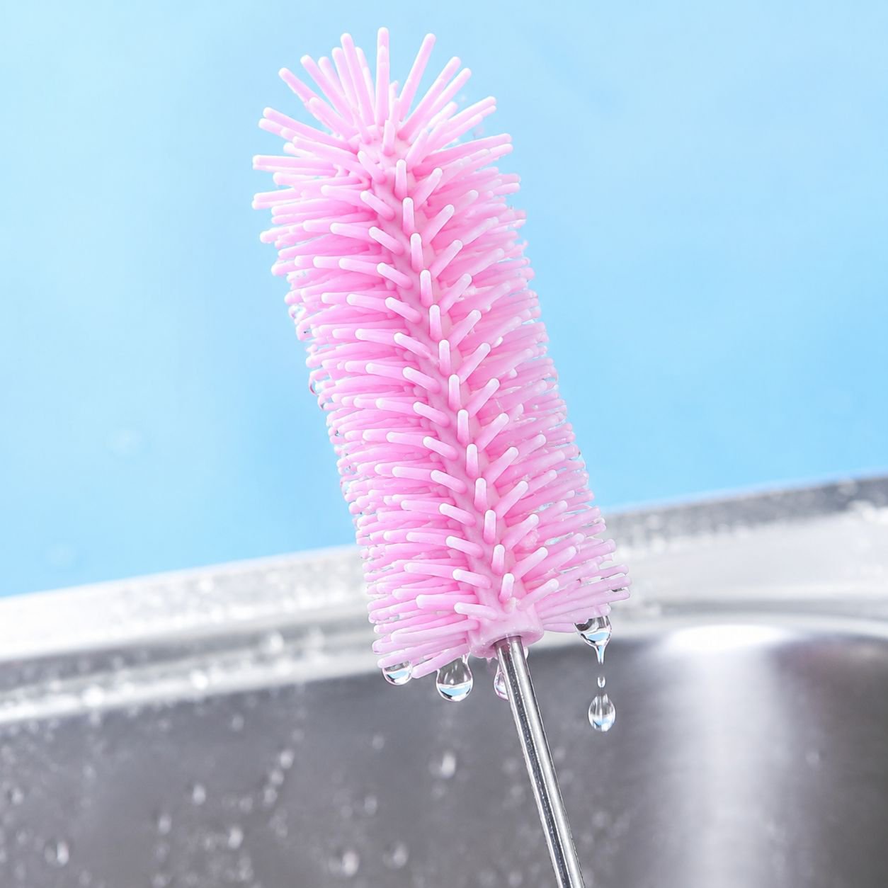Easy-to-use spin brush for bathroom cleaning