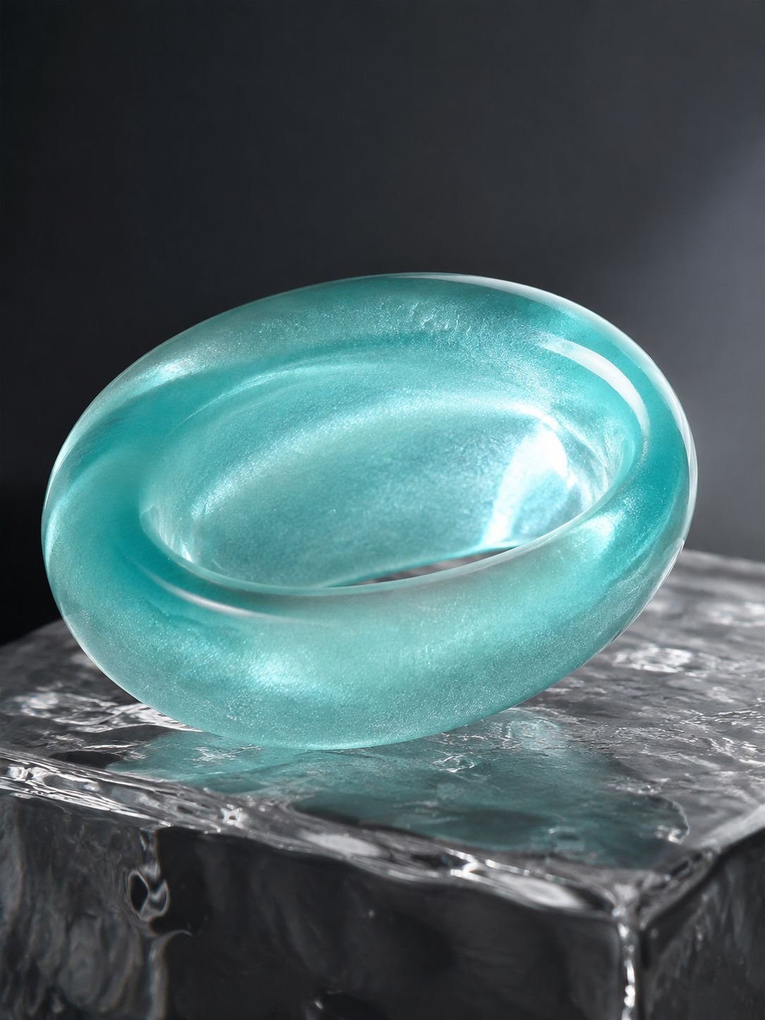 Stylish niche design resin ring with pearlescent effect