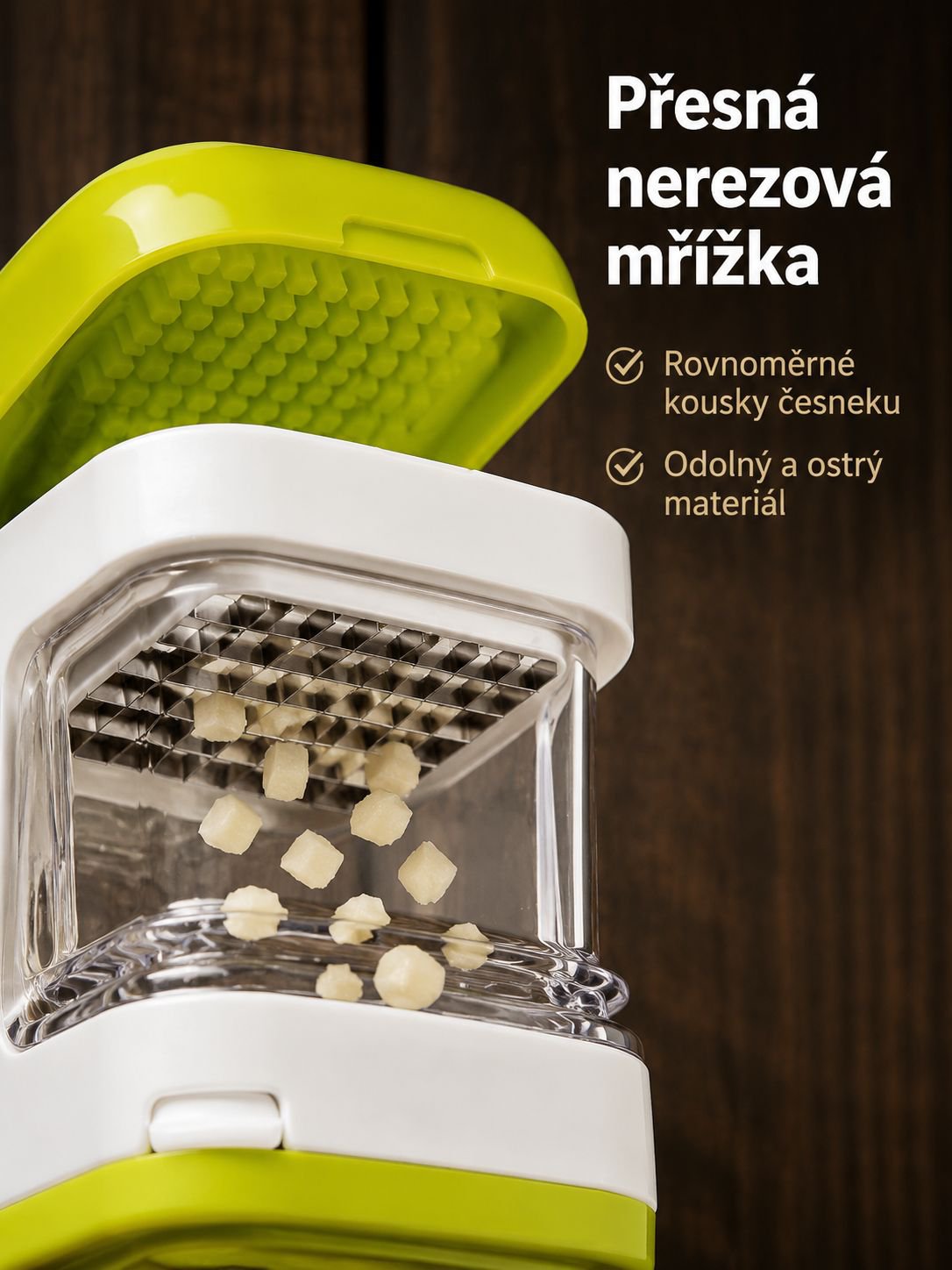 Snadné drcení česneku lisem