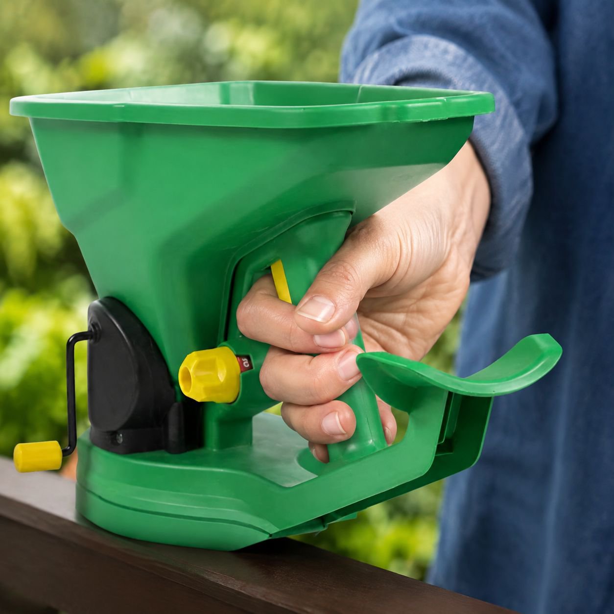 Herramienta eficiente para sembrar semillas en el huerto