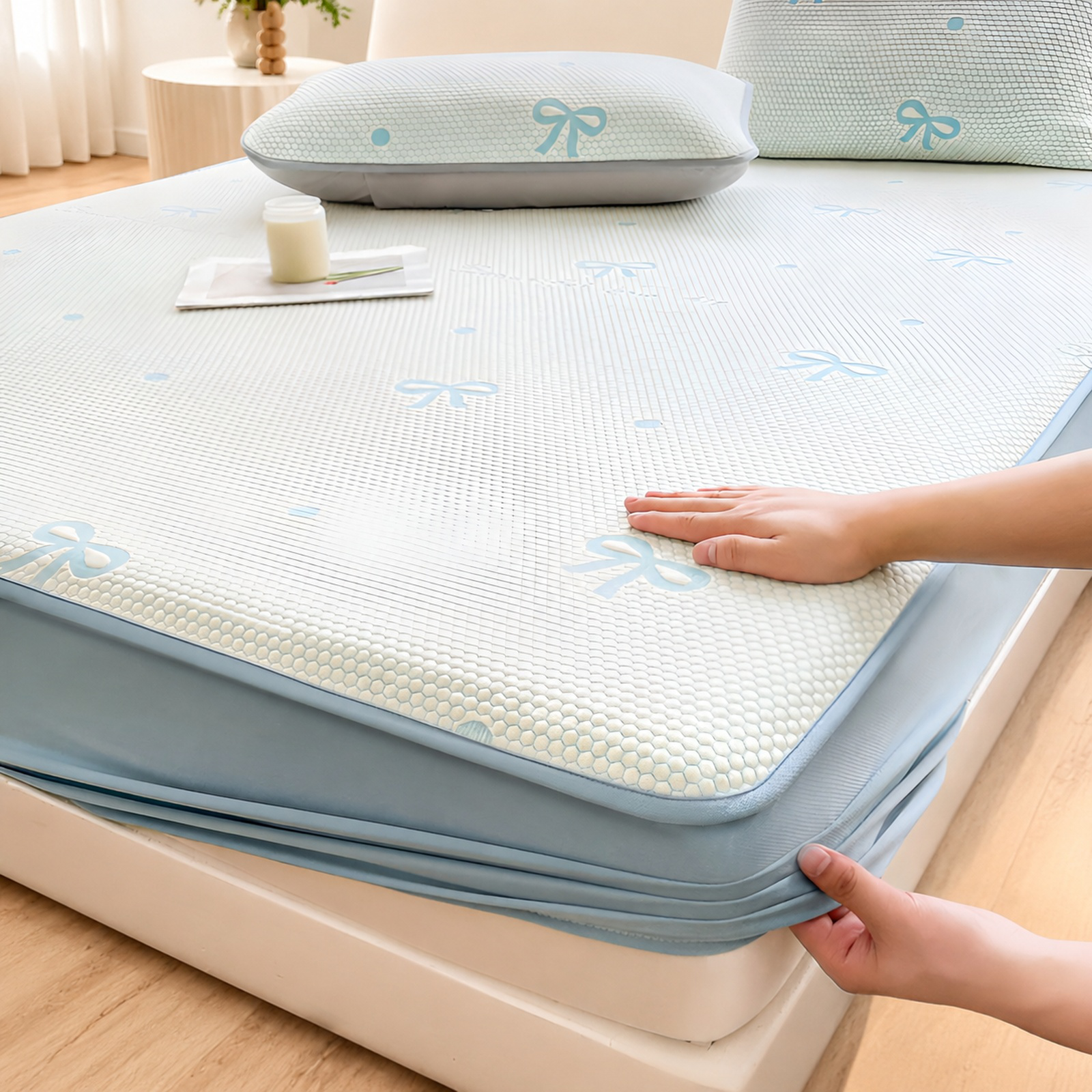 Baby & Mom Ice Silk Tofu Cooling Mat, Washable, Small Size