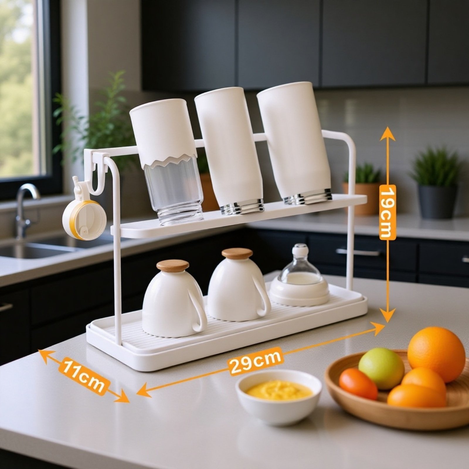 주방 조리대 위에 놓인 이중 레이어 역전 컵 랙