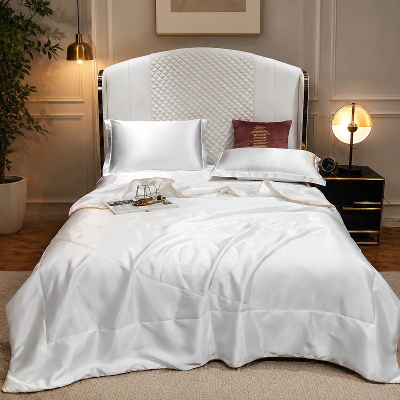 Breathable and smooth silk quilt cover