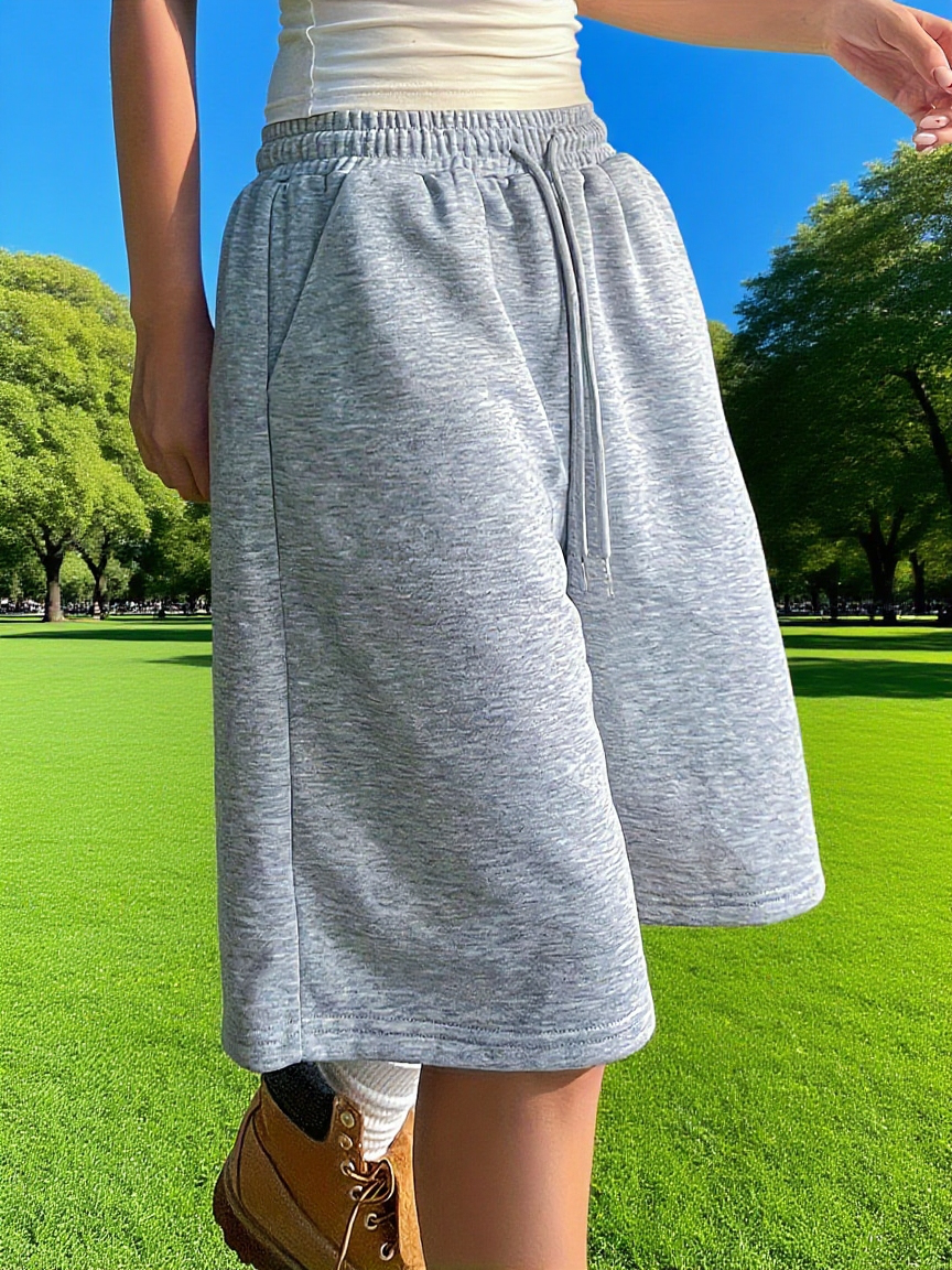 트렌디한 여성 스트레이트 반바지 스타일링