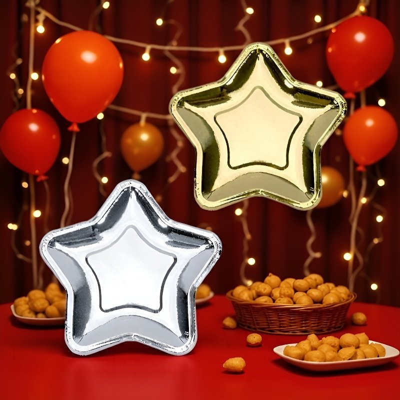 Platos de papel desechables con estrellas doradas y plateadas navideñas