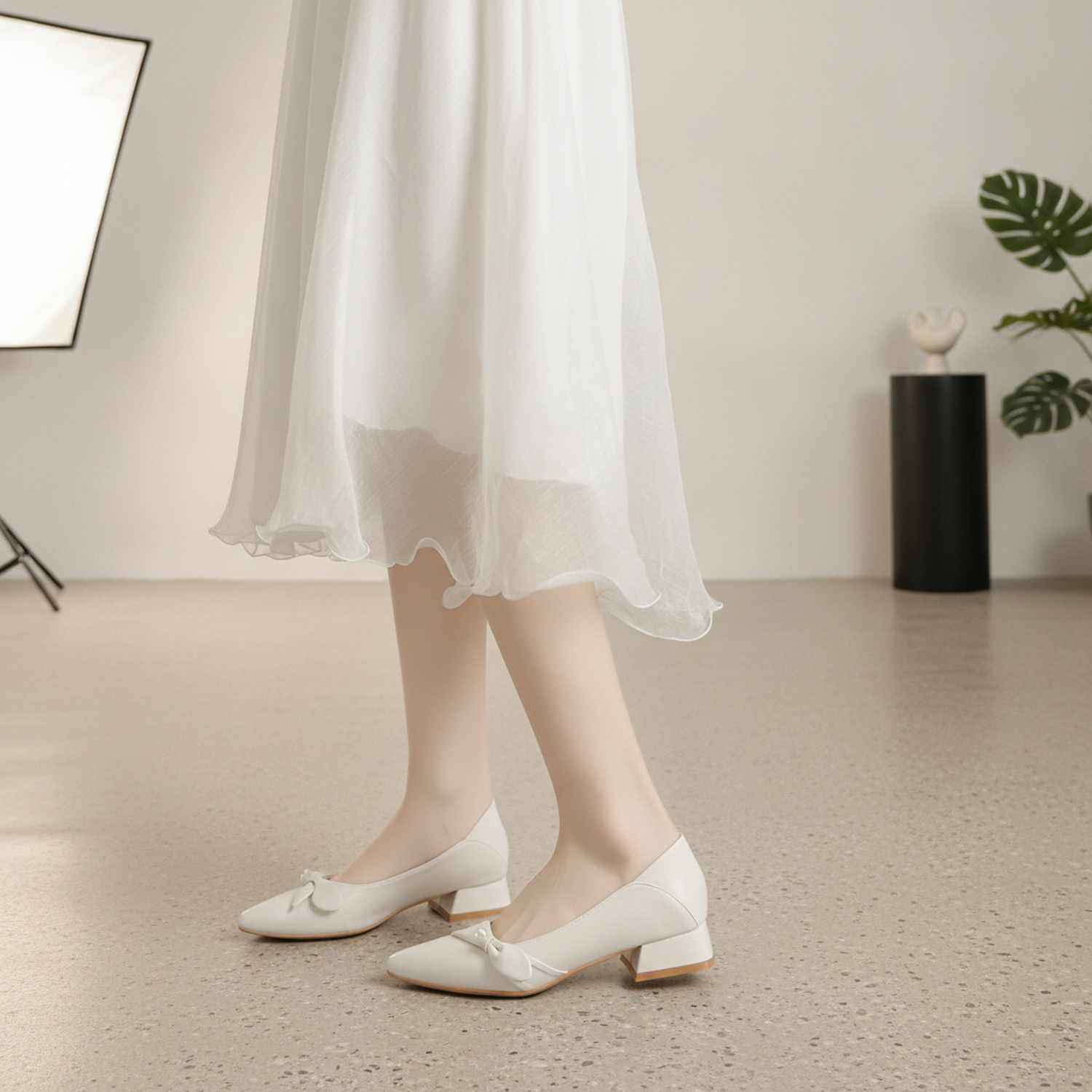 女性用ハイヒール、厚底ヒール、新しいフレンチスタイルのハイヒール、気質のある尖ったつま先ミディアムヒール、四季対応のソフトレザーハイヒール、快適な四季対応の靴