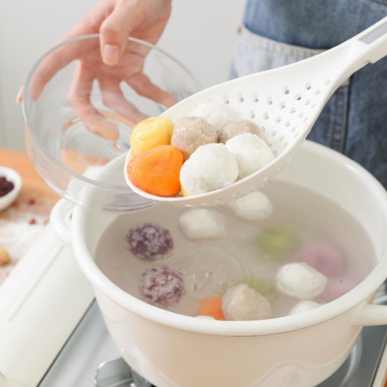 クリップ付き多機能麺すくい、耐熱ストレーナー、長い柄の大型プラスチックストレーナー、水切りストレーナー、餃子ストレーナー