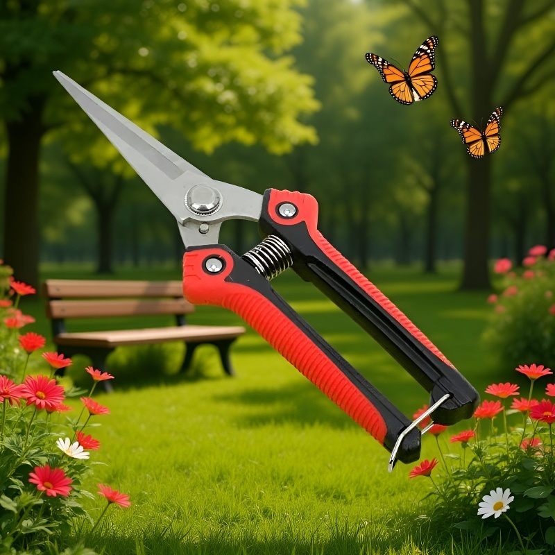 精密な刃先の剪定ハサミ