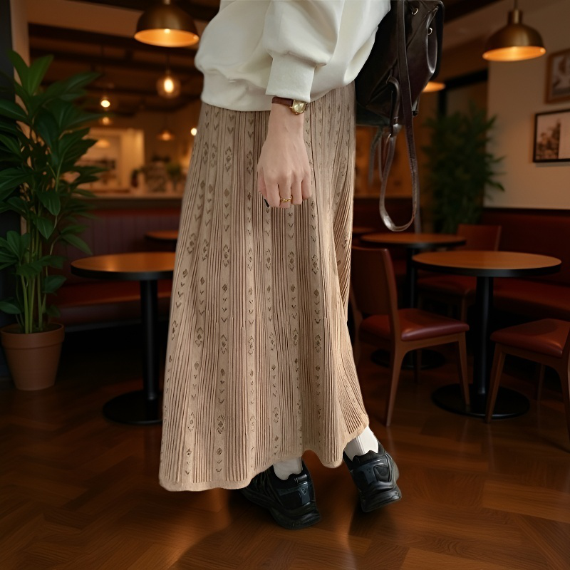 스커트녀 하프 기장 사타구니를 가리다 거들먹거리다 자카드로 짠 도드라진 무늬 날씬해 보이는 A라인 스커트