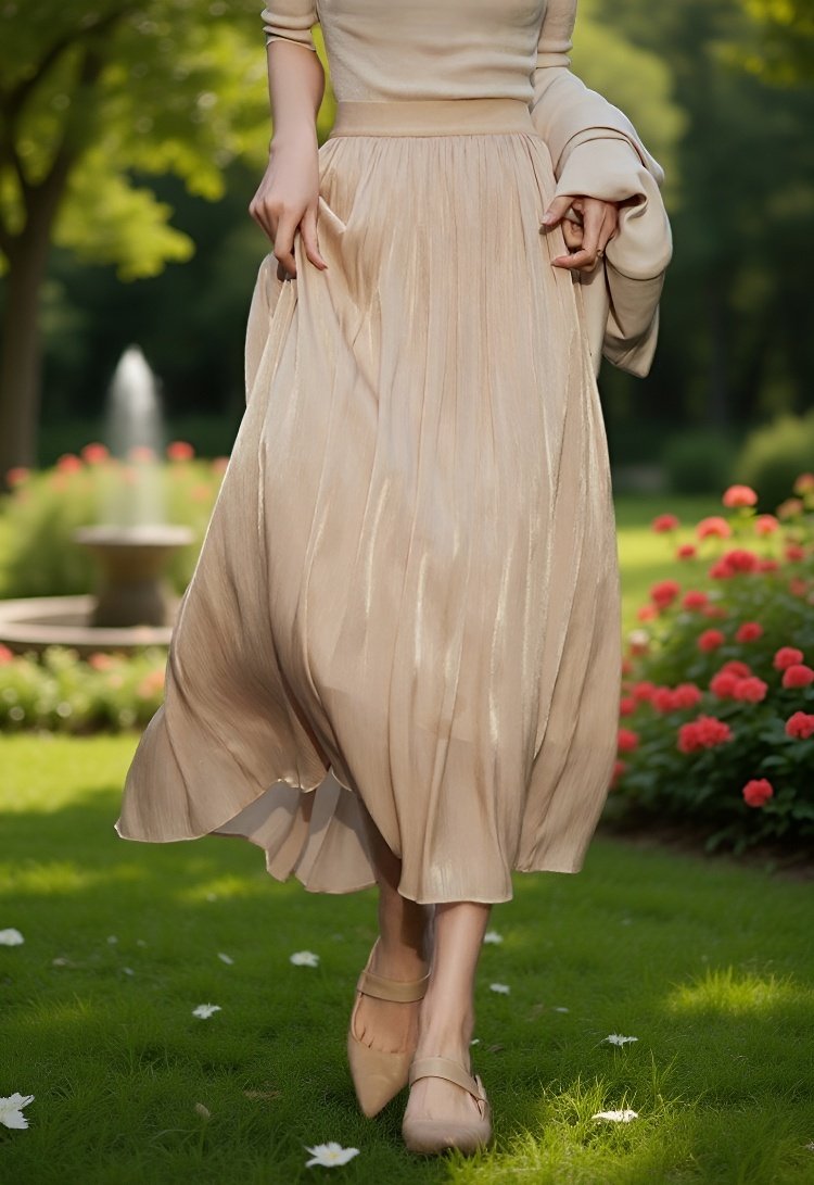 유광 소재의 로맨틱 커팅 샤 스커트 디테일