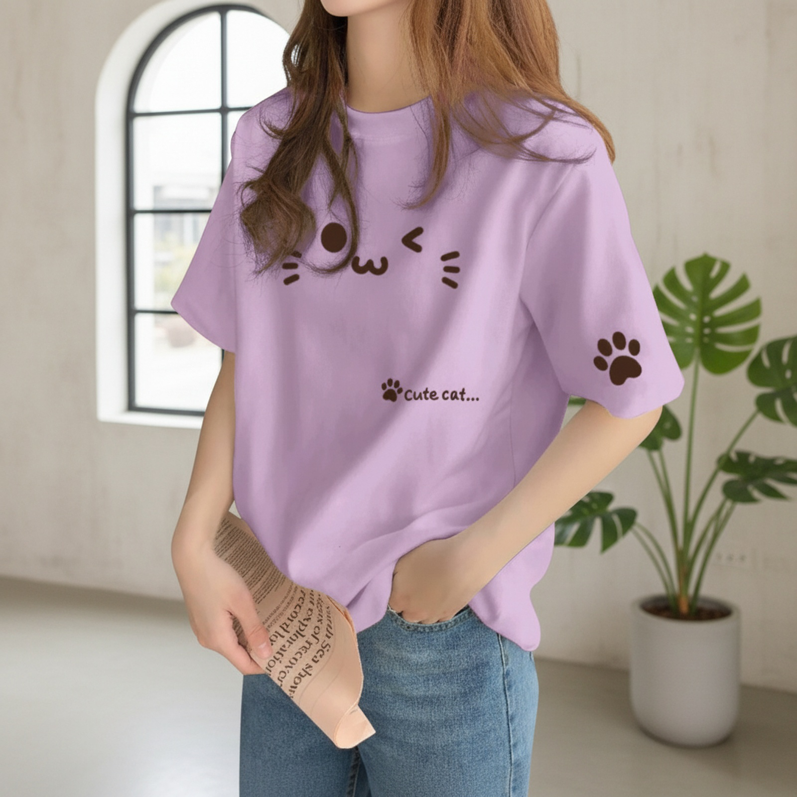 シンプルで上品なベージュカラーのインナーTシャツ