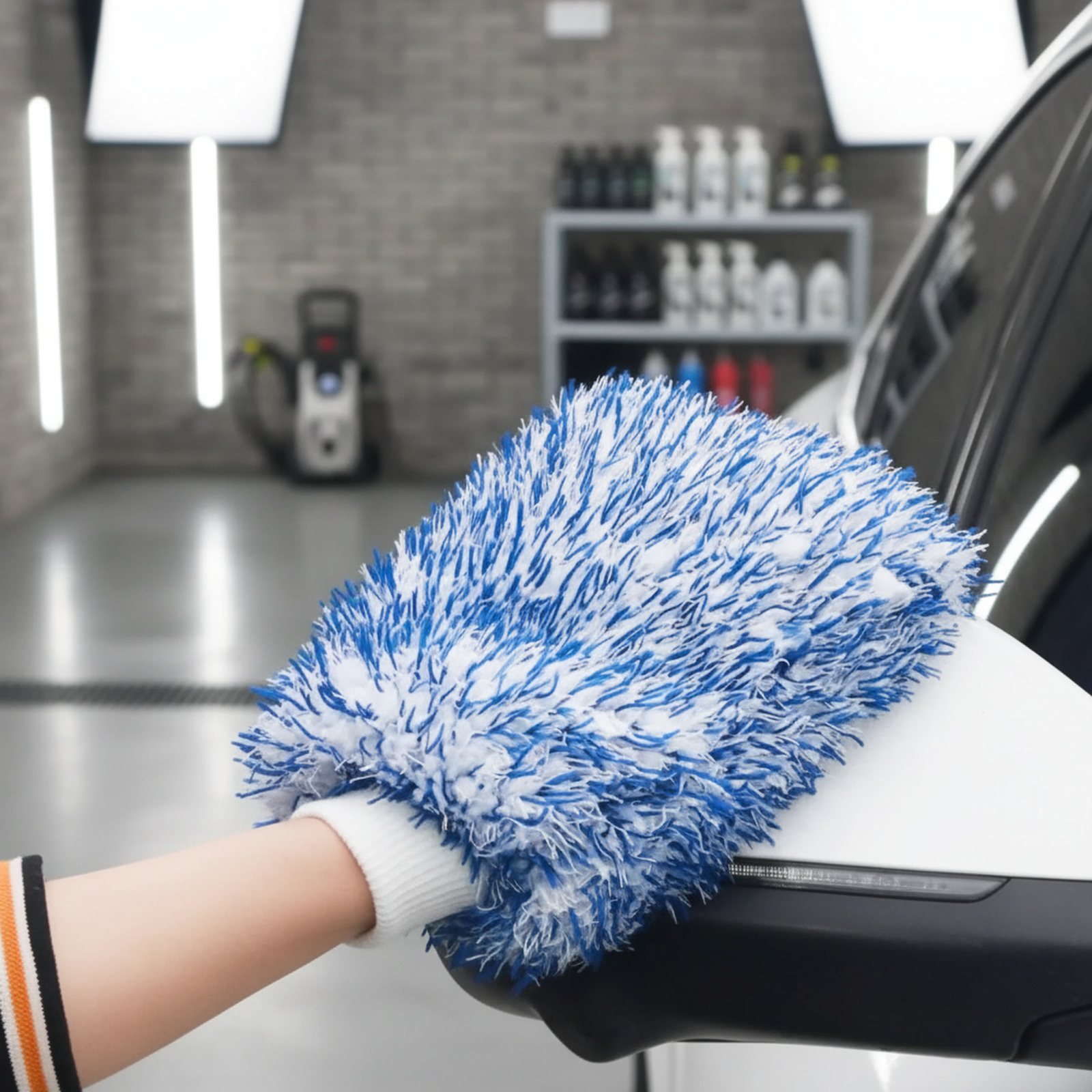 Premium car wash glove with double-sided cleaning surface