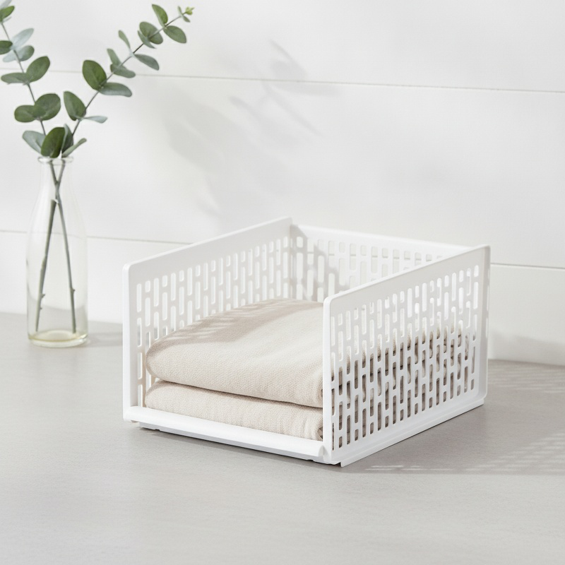 Durable partition basket for organized closet