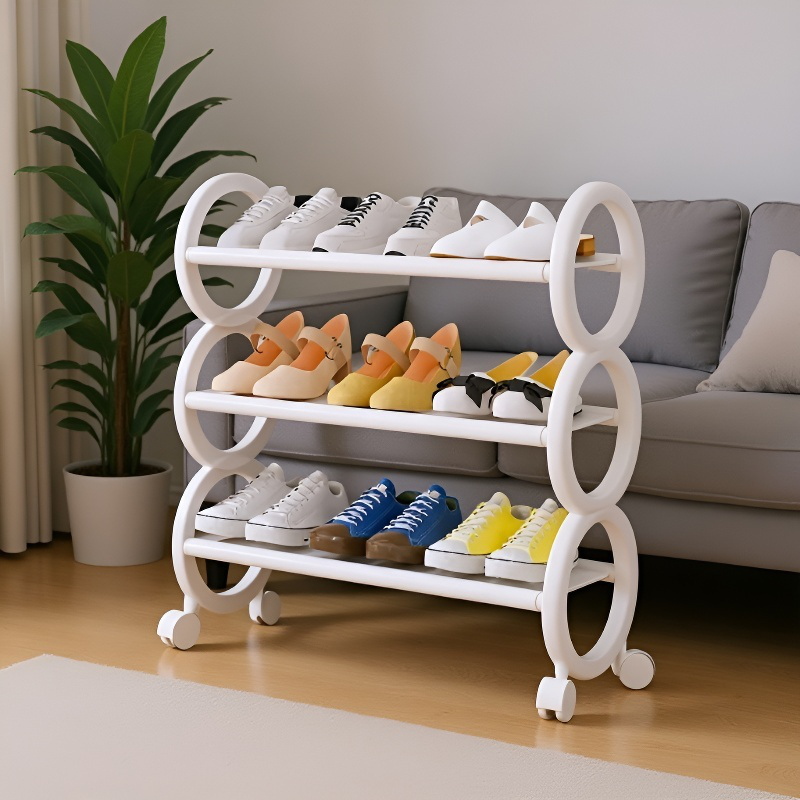 여러 신발을 정리한 다층 신발장 내부