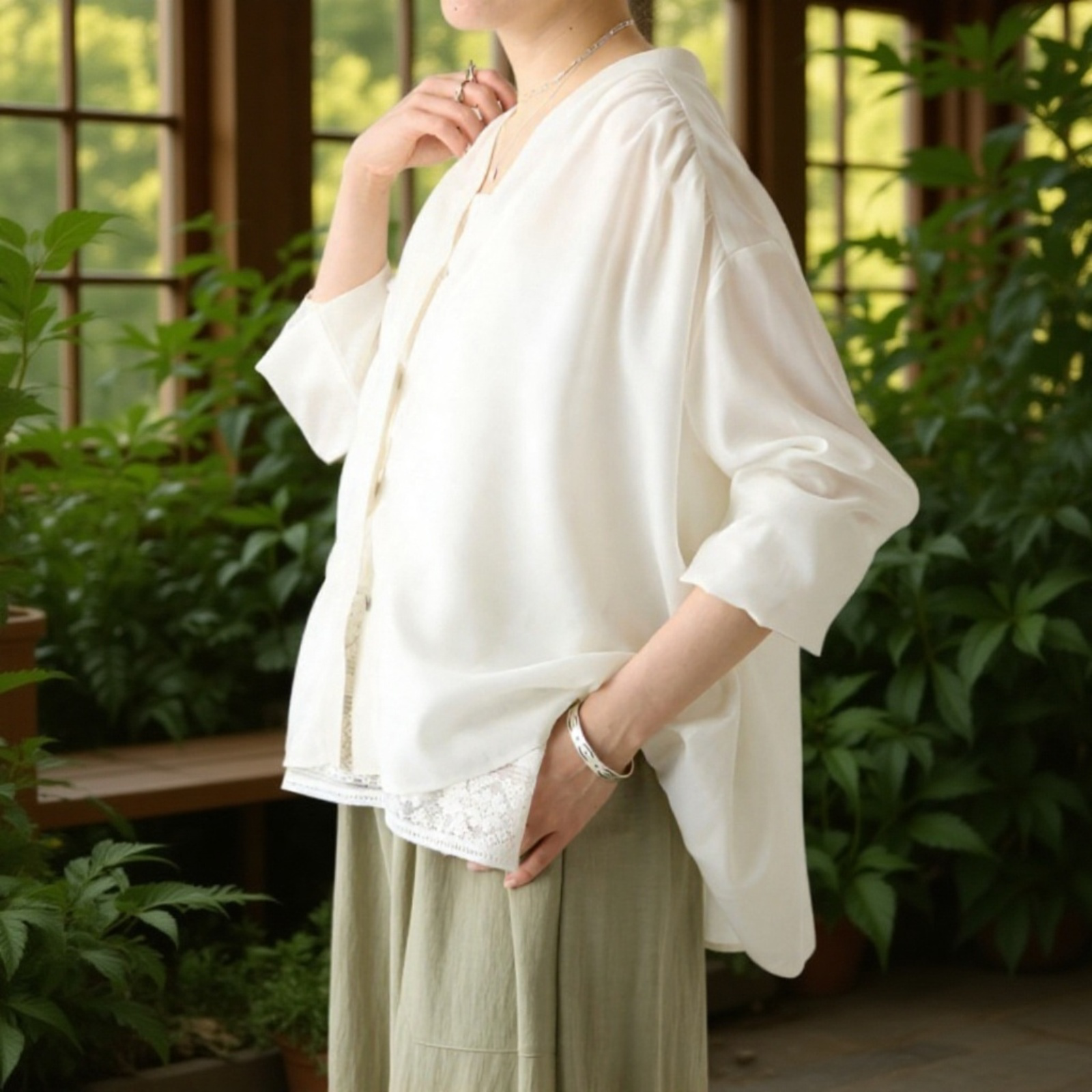 薄手Vネック日焼け防止シャツ