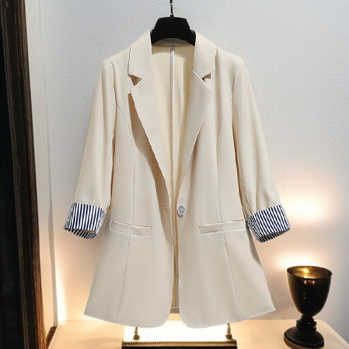 세련된 봄 정장 코트 앞면 디자인
