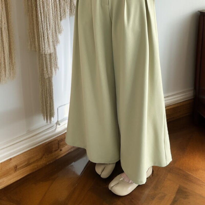 트렌디한 와이드 슬랙스 전체 모습