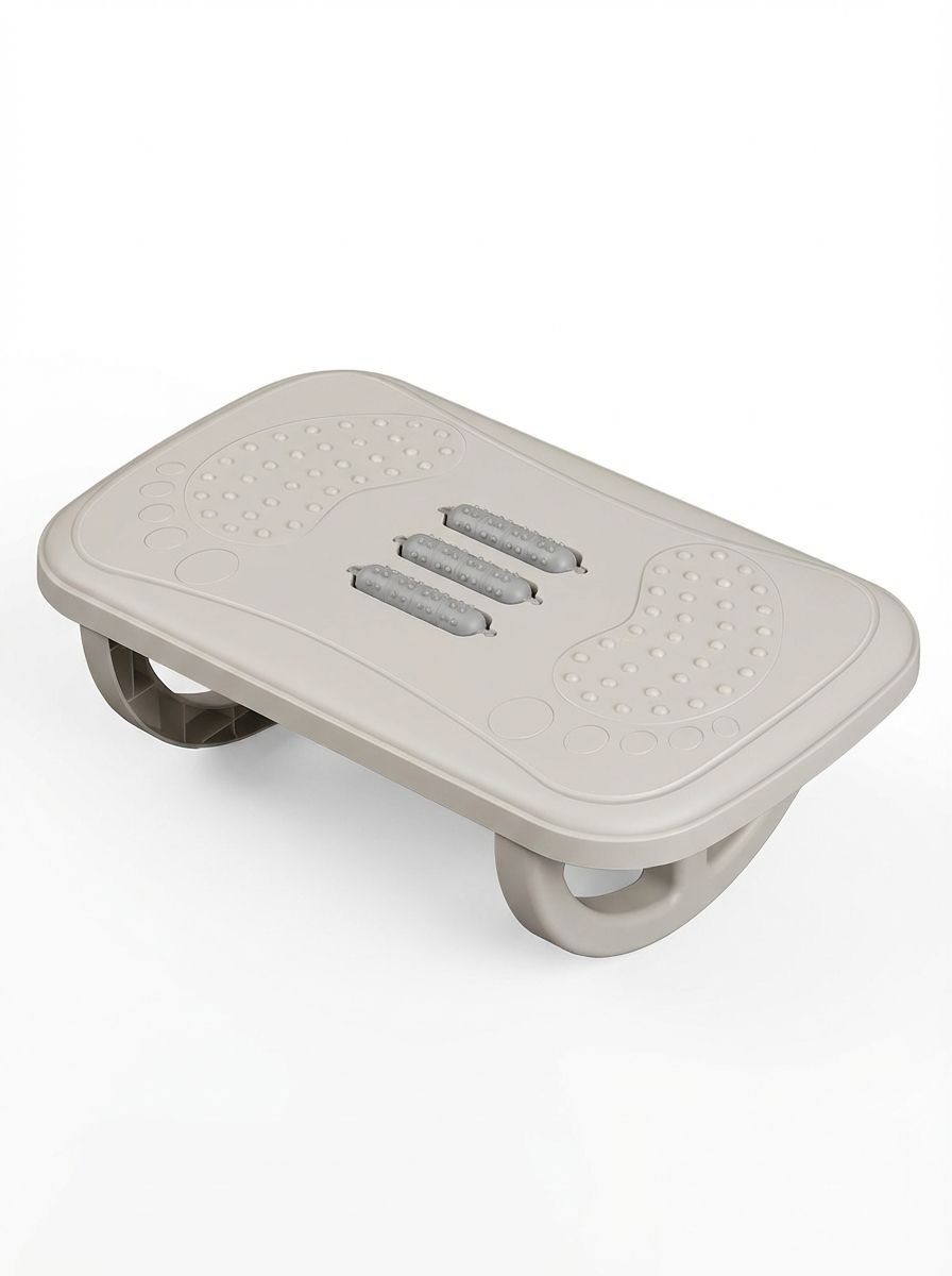 Podnóżek biurowy antypoślizgowy na białym tle