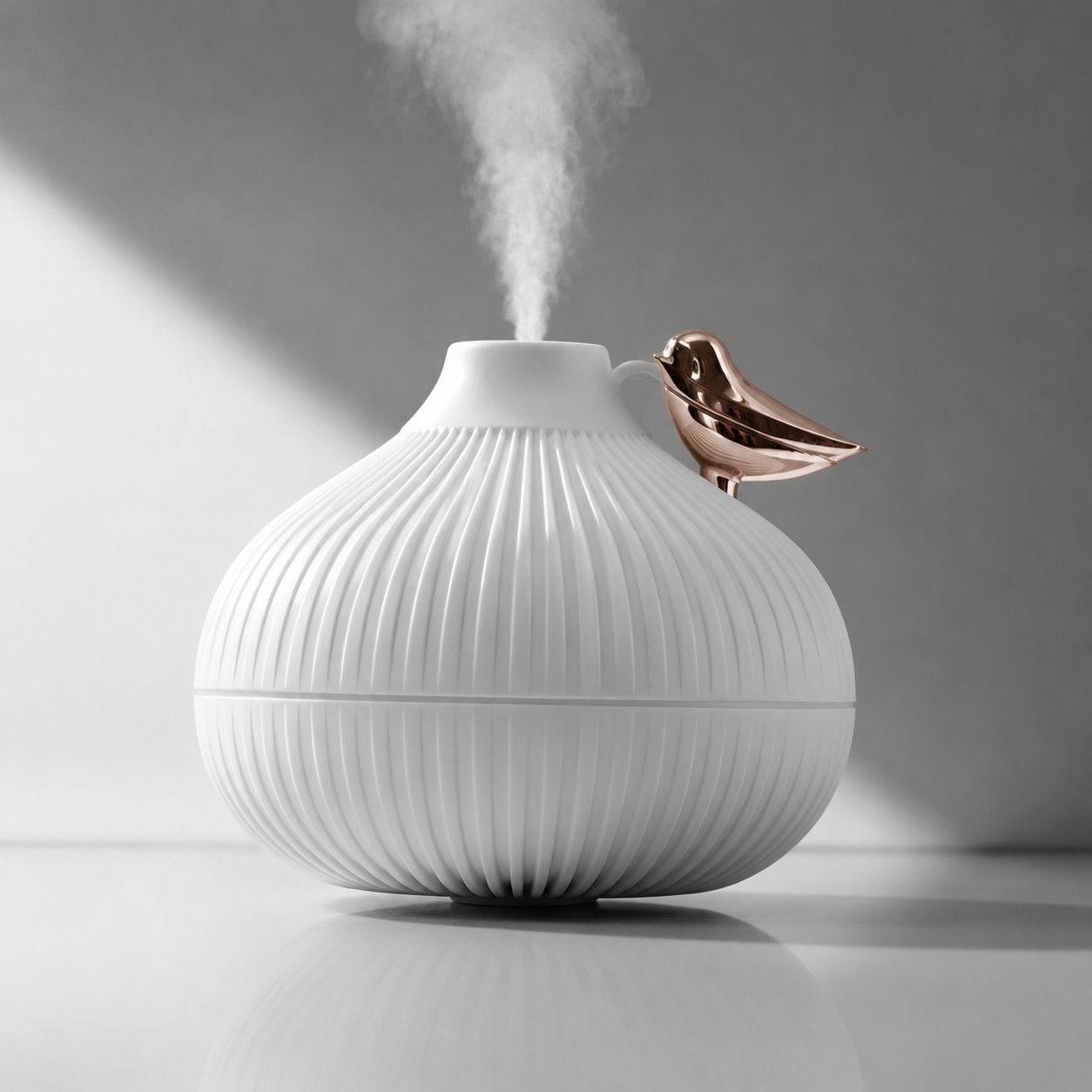 Humidifier with warm ambient light for relaxation
