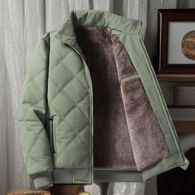 ハイネックデザインのメンズ冬ジャケット
