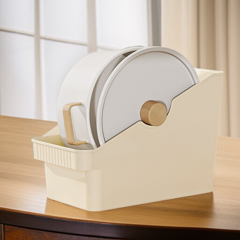 냄비와 칼을 정리한 수납 케이스