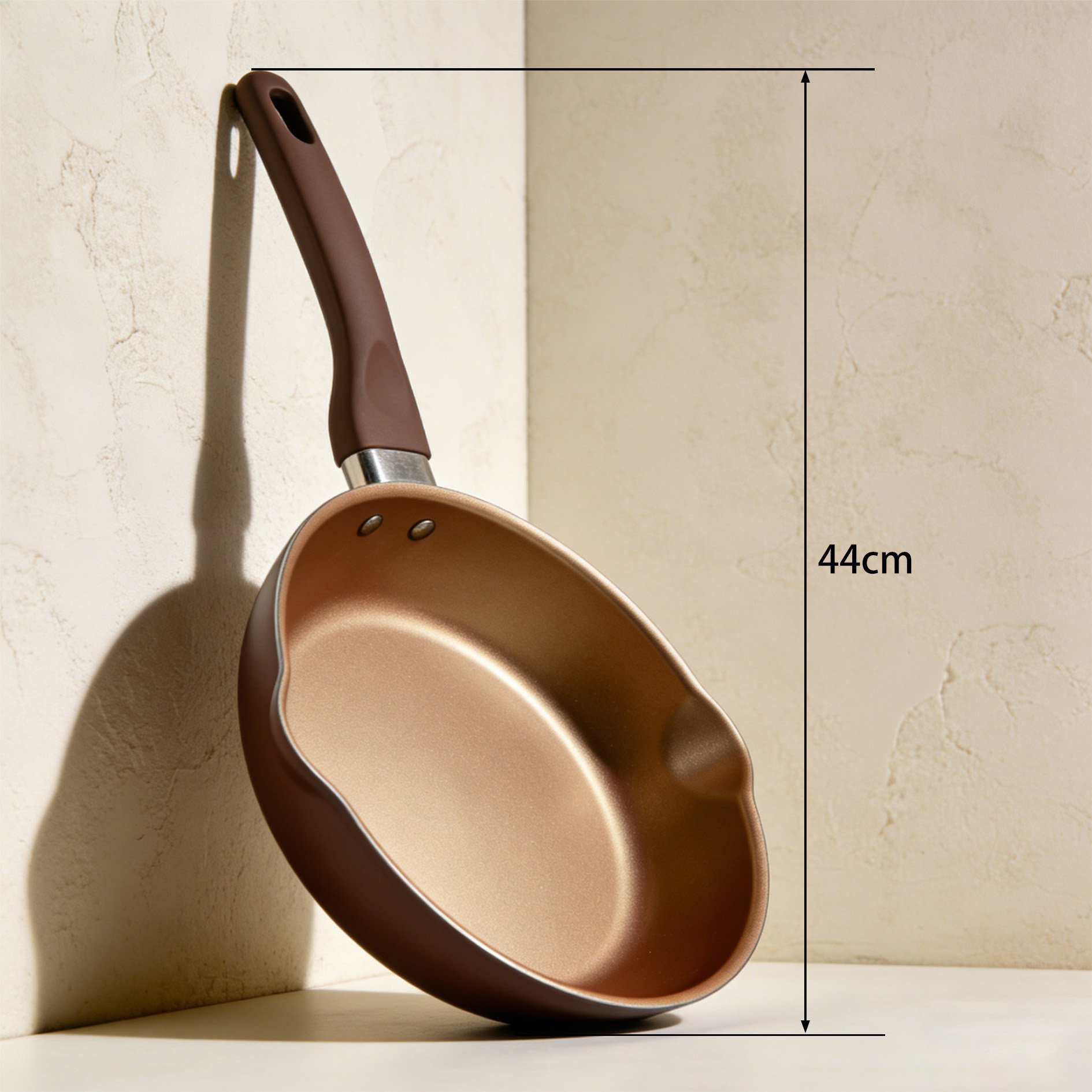 Non-stick frying pan with ergonomic handle