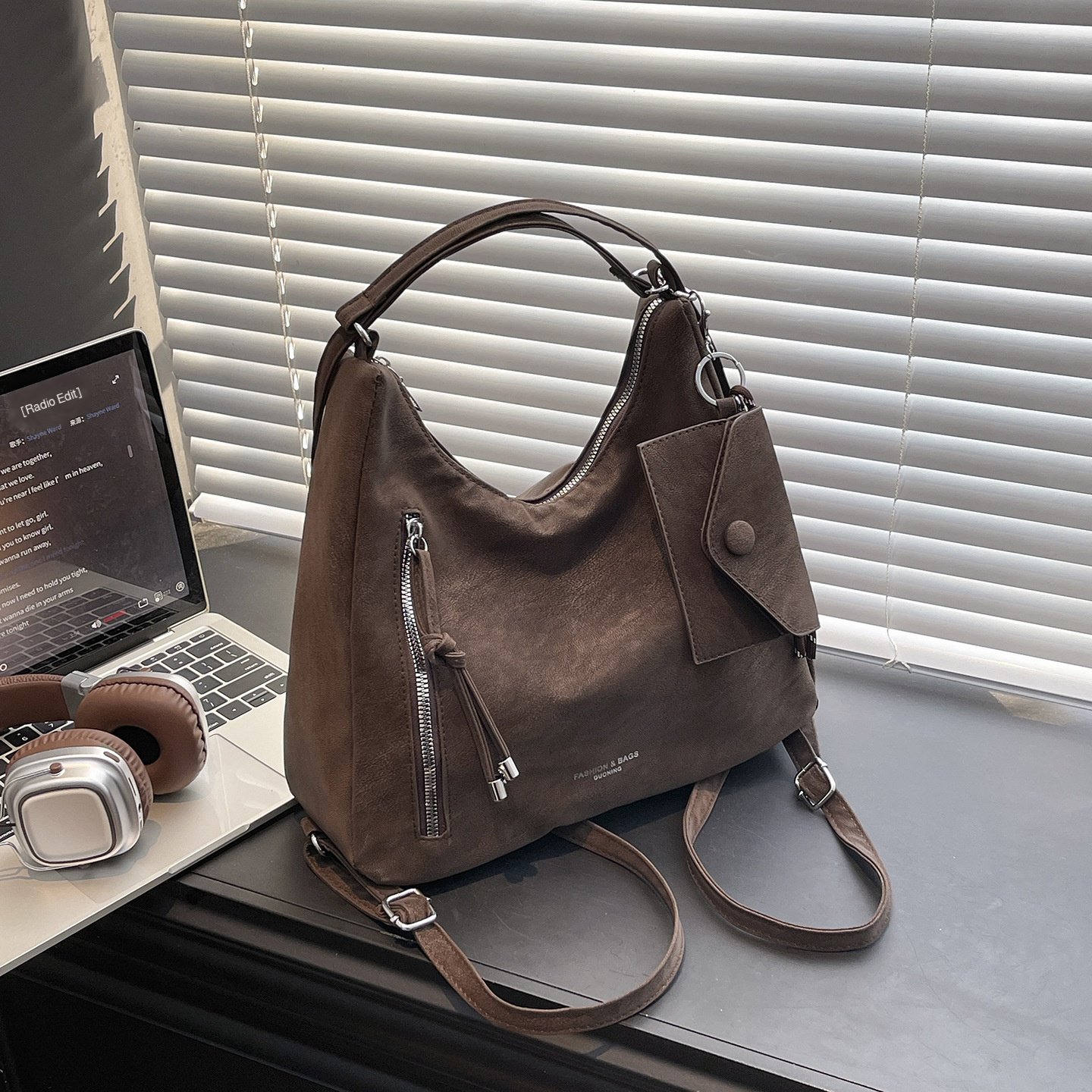 Vielseitiger Rucksack/Umhängetasche mit großem Fassungsvermögen