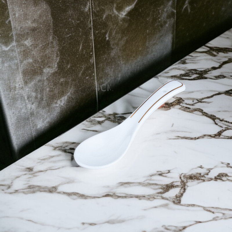 贅沢な雰囲気を演出する陶磁器皿