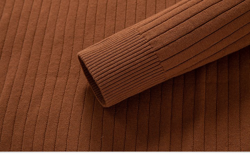 多色展開のメンズタートルネックセーター