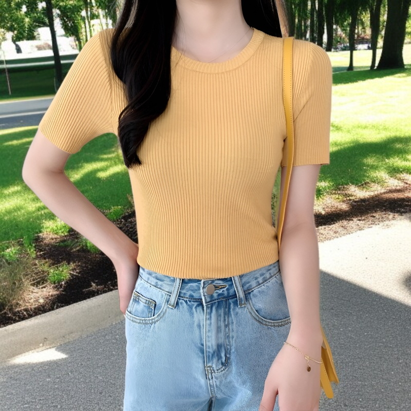 レギンスに合わせやすい半袖ニットTシャツ