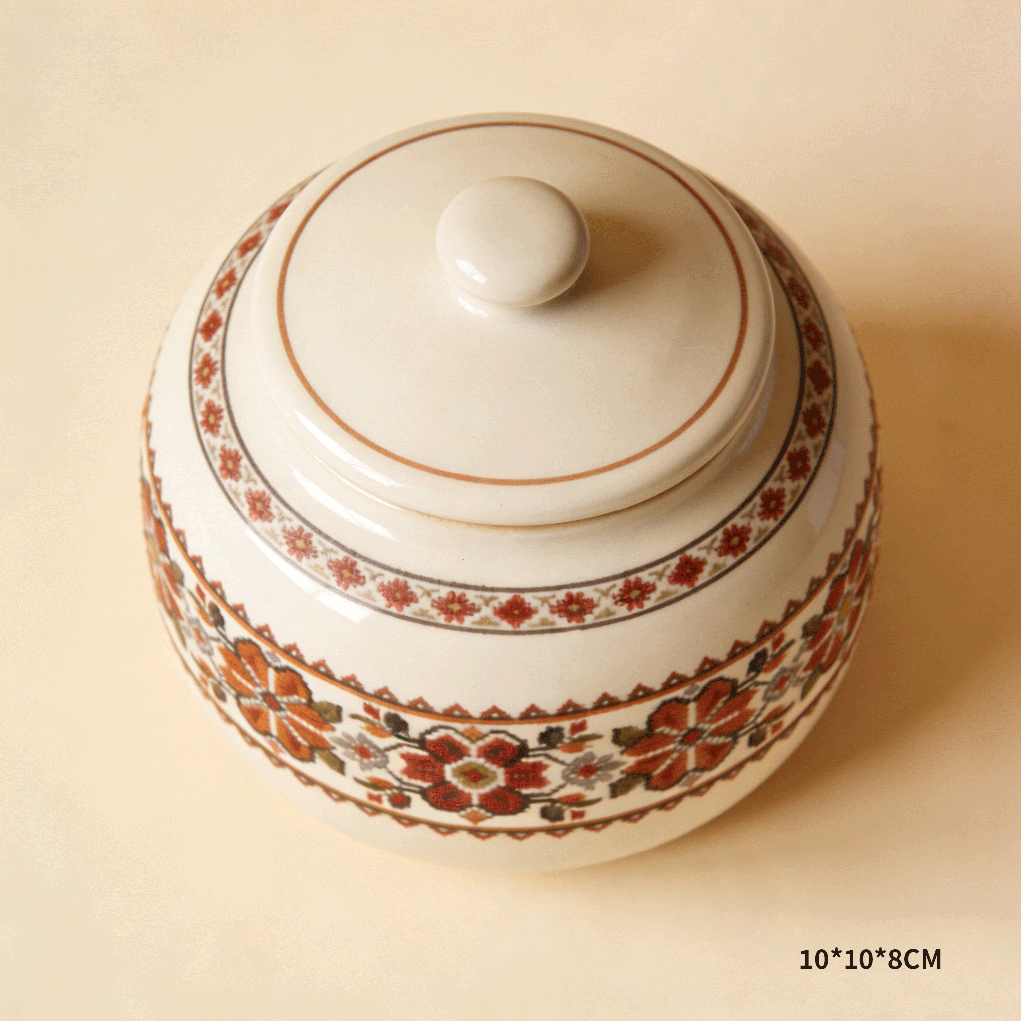 Többfunkciós tárolóedény konyhában használva