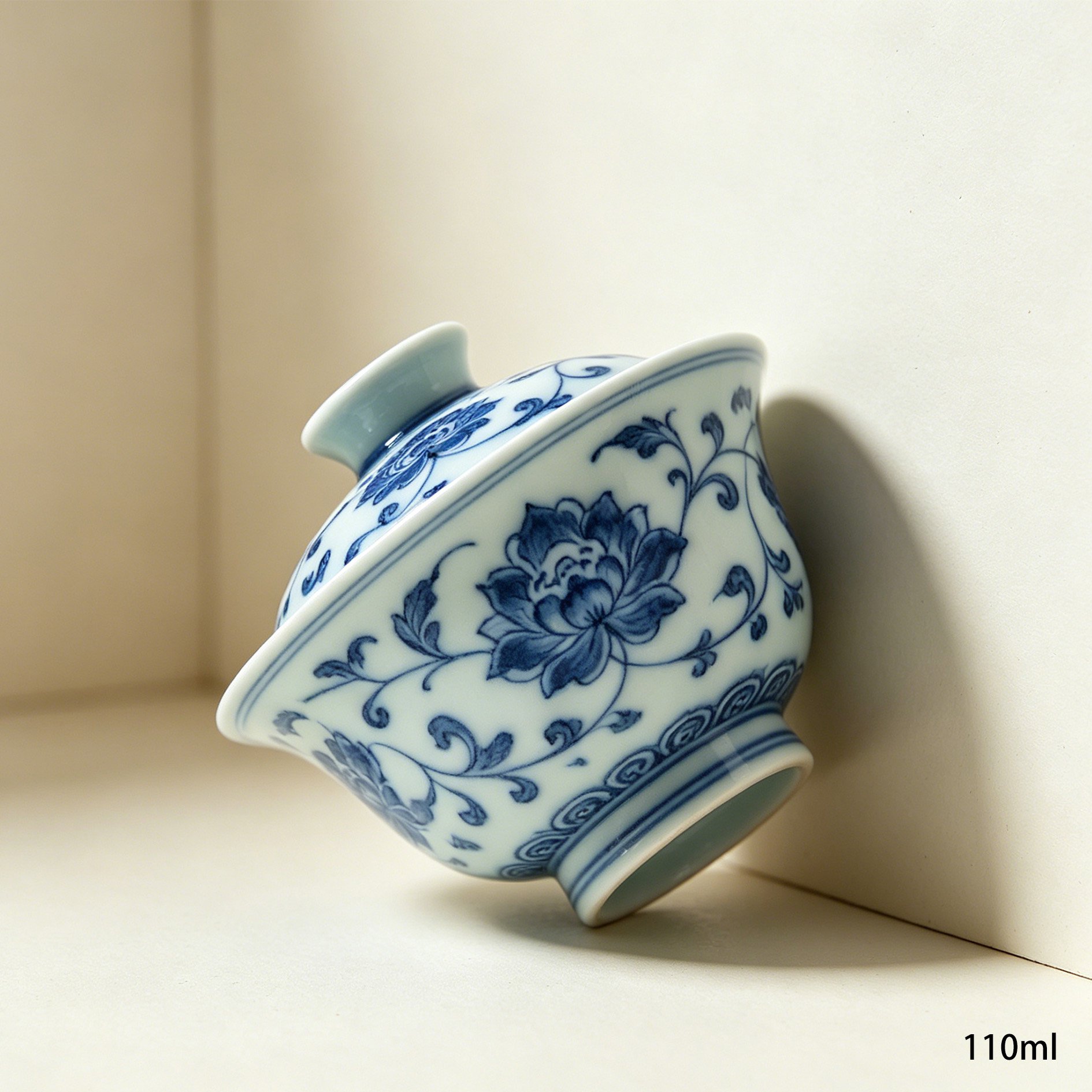 Tasses à thé en porcelaine décorées de motifs bleus