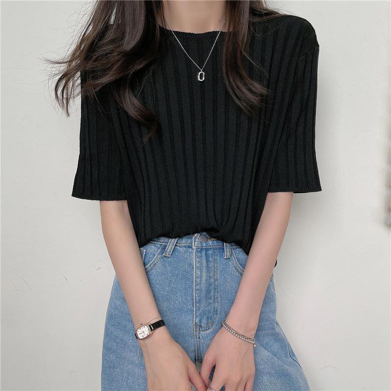 데일리룩에 어울리는 니트 반팔티