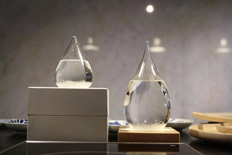 Botella meteorológica transparente con tapa en forma de gota