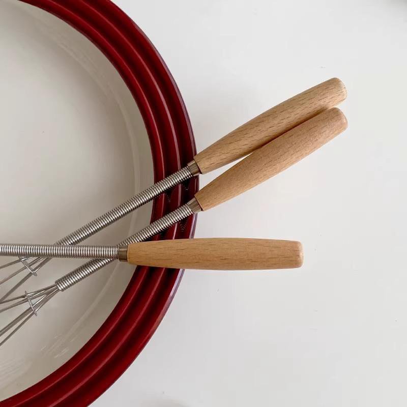 เครื่องตีไข่สแตนเลสพร้อมด้ามไม้แบบมือจับ