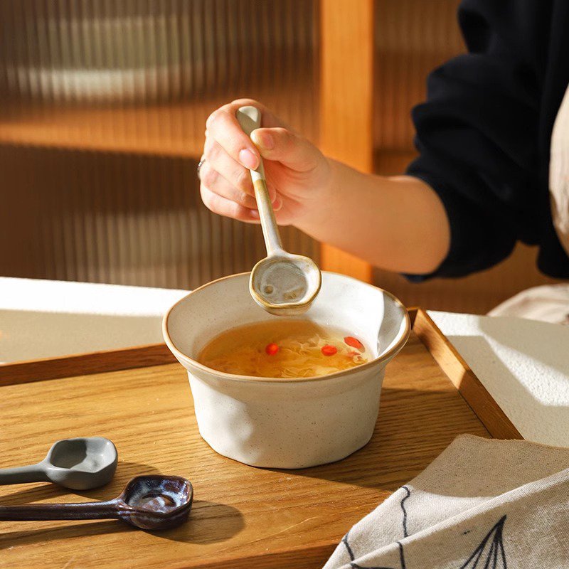 Cucharón vintage de cerámica