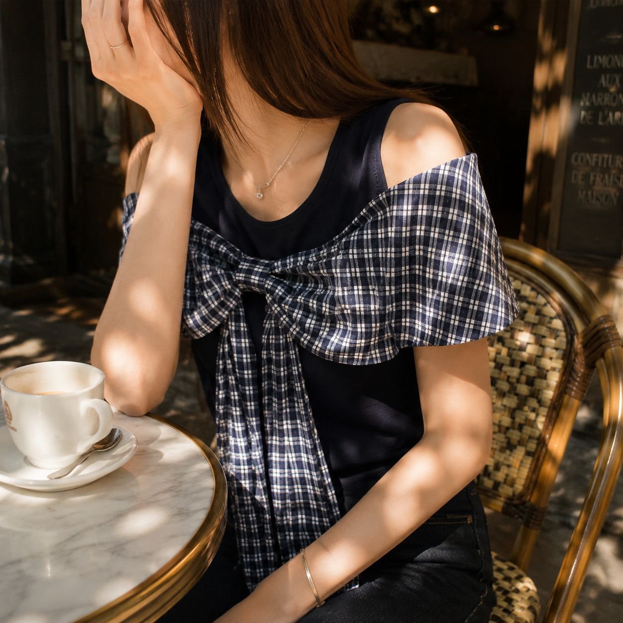 Schlank machendes Damen T-Shirt in klassischem Stil