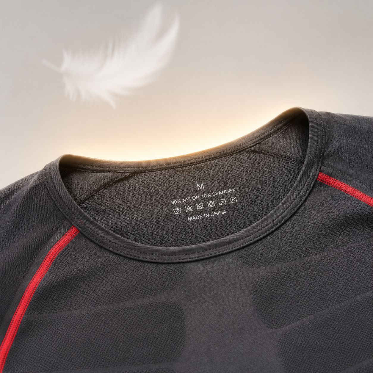 伸縮性に優れたタイトフィットTシャツの側面画像