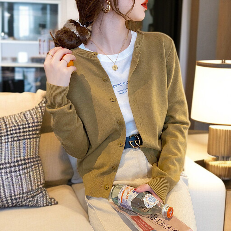 스타일리시한 블랙 컬러 니트 코트