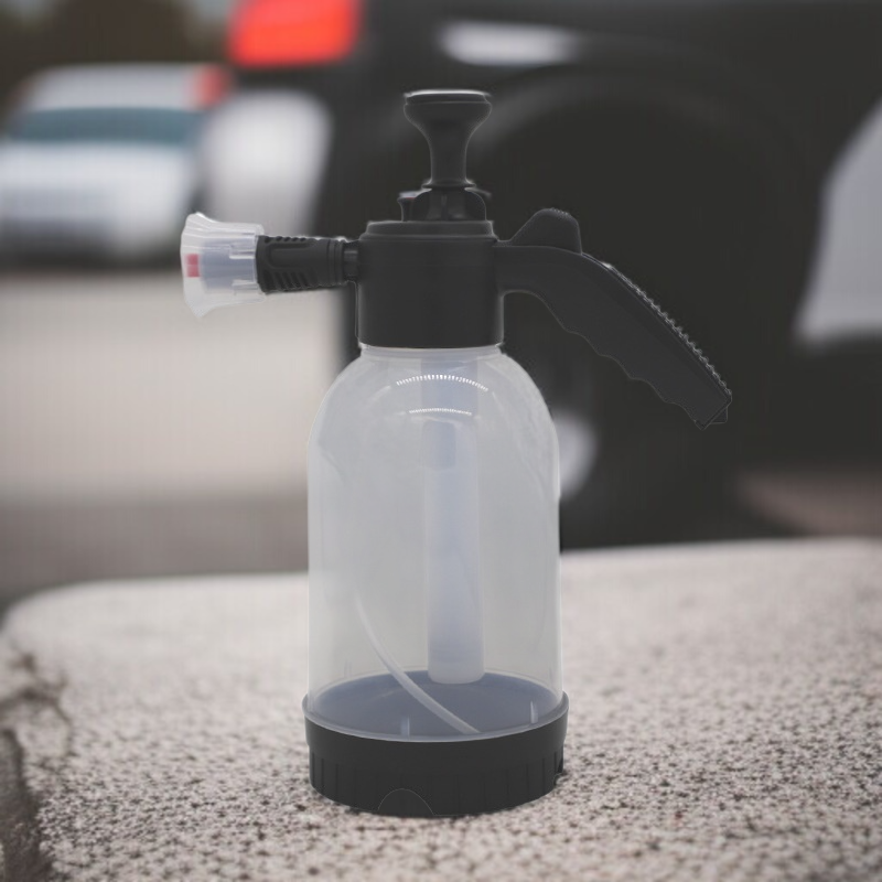 Einfache Anwendung der Autowaschschaum Sprühdose