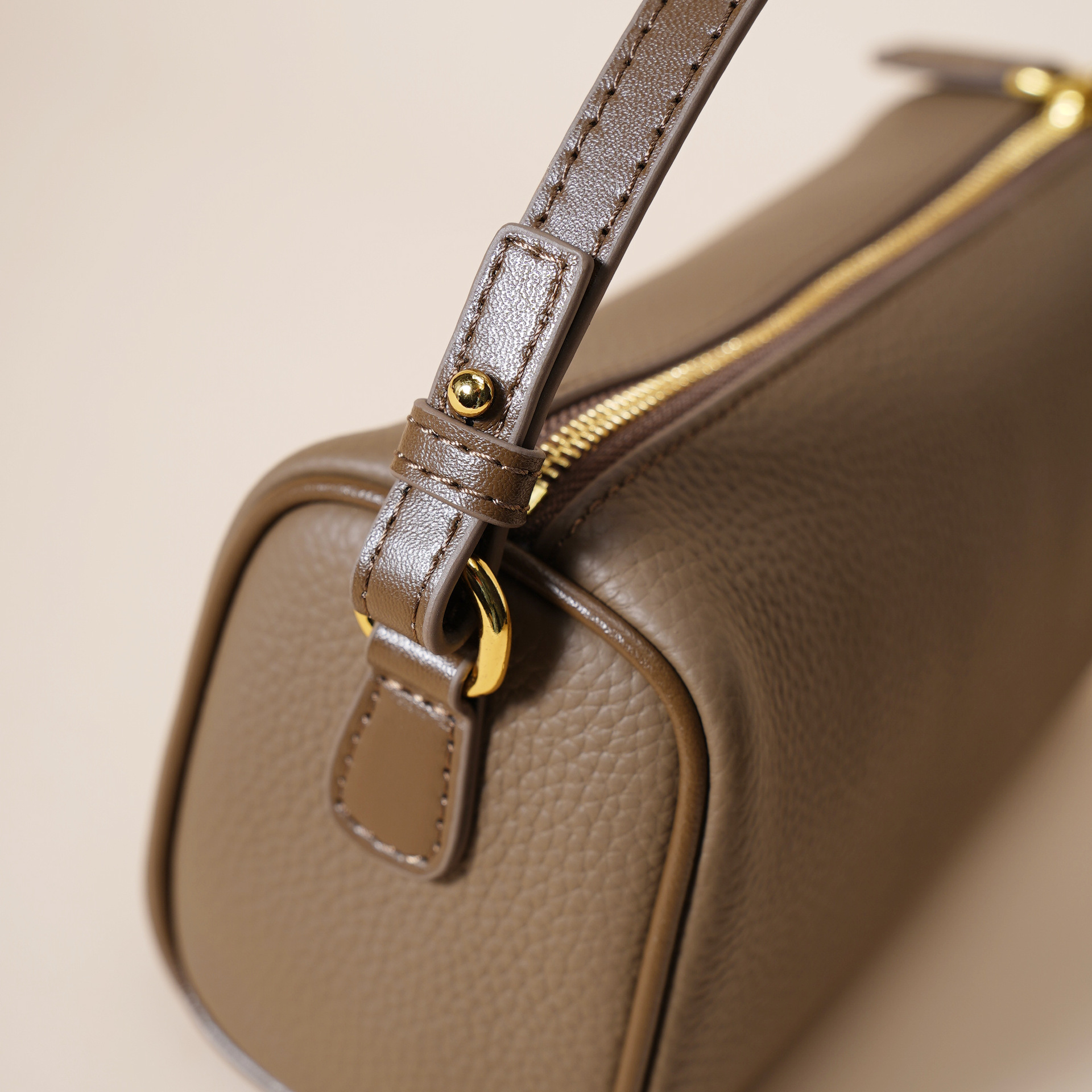 حقيبة يد عصرية تناسب جميع المناسبات الرسمية والكاجوال