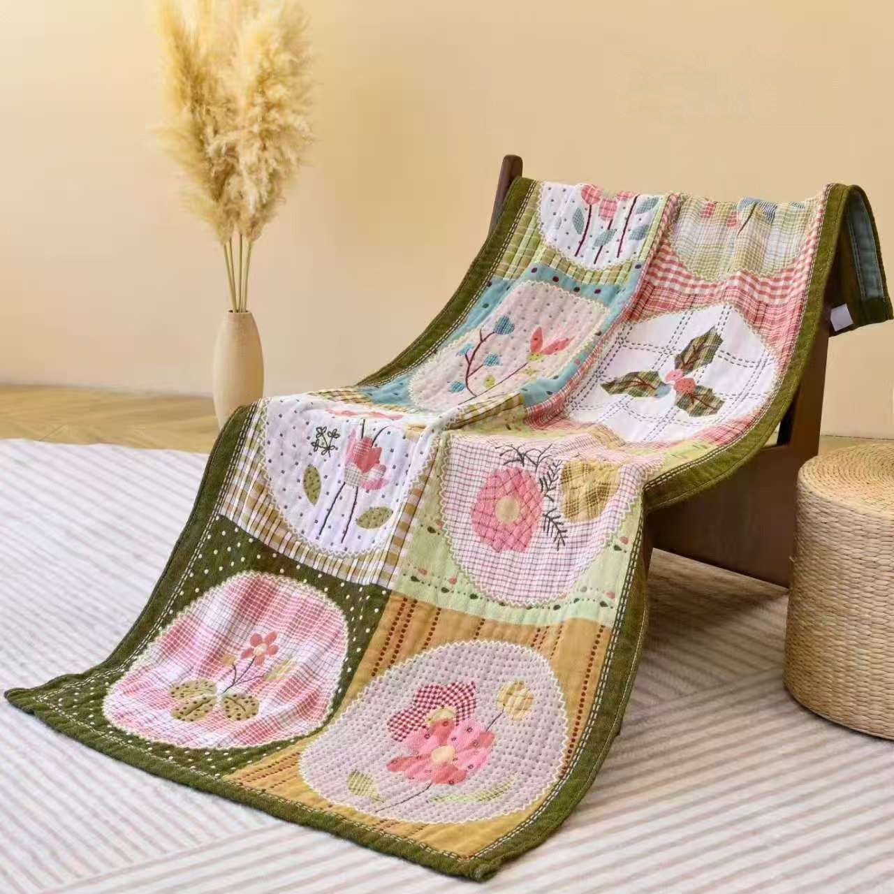 Multilayer Gauze Bath Towel with Pompons