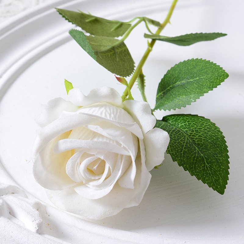 一本の造花ローズ