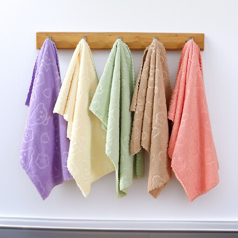 부드러운 촉감의 곰돌이 타월 접힌 모습