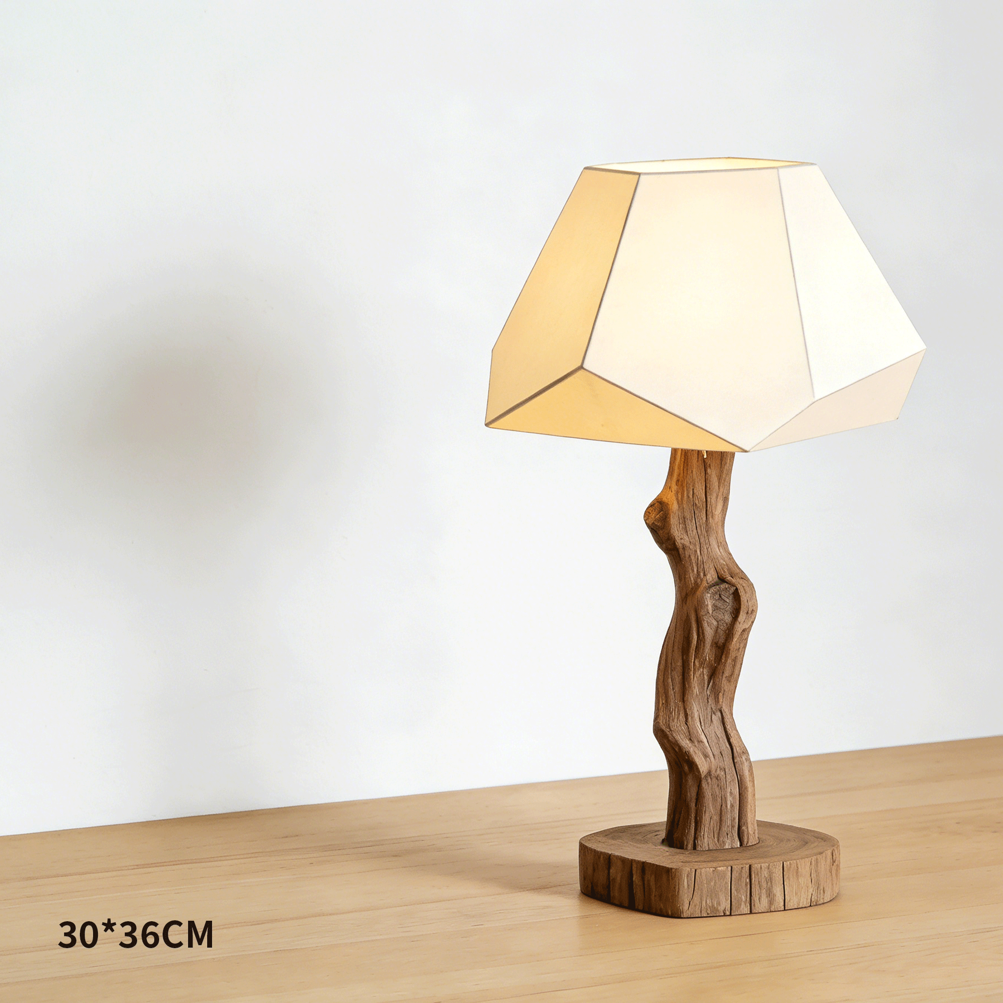 Lámpara de pie elegante iluminando una sala