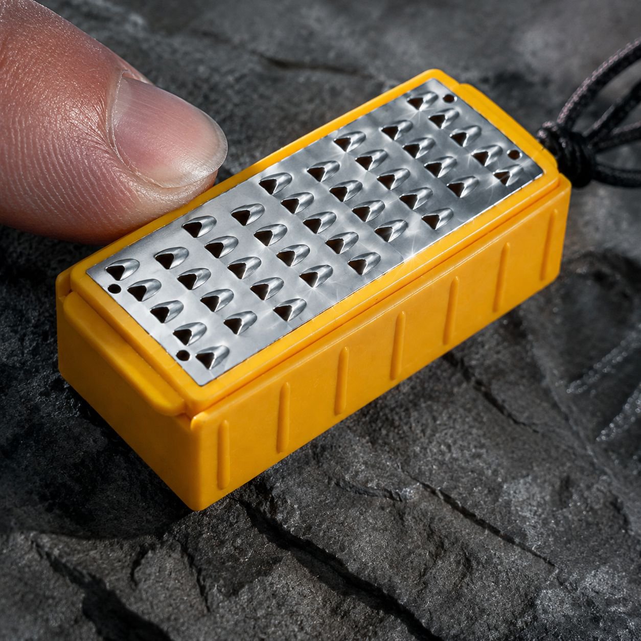Kit de fabrication de tinder et pierre à feu portable pour l'extérieur