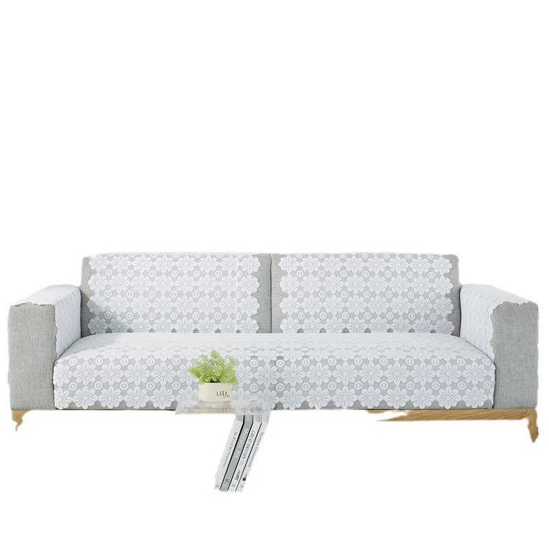 Wohnzimmer mit gestricktem Chiffon Sofatuch und Spitze