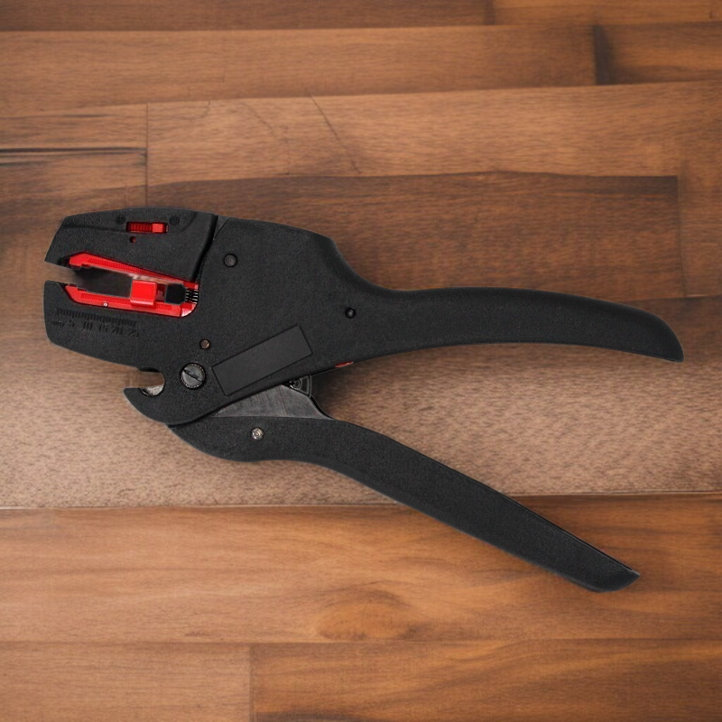 ブレード深さ調整機能付きワイヤーストリッパー