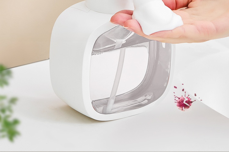 Ventilateur de plafond domestique intégré au décor intérieur